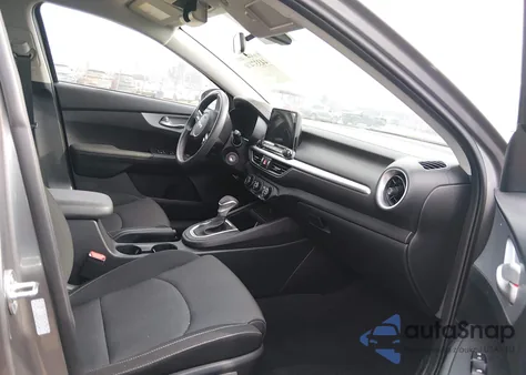 2024 Kia Forte Lxs z USA, uszkodzony, nr VIN 3KPF24AD3RE817531